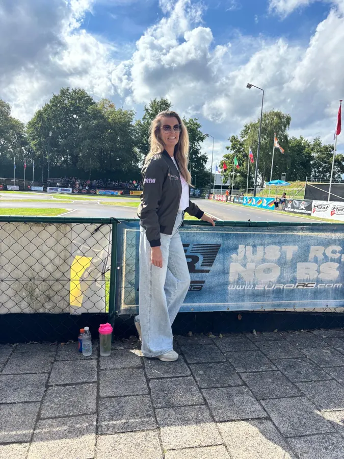 Bij het circuit in een bedrukte jas