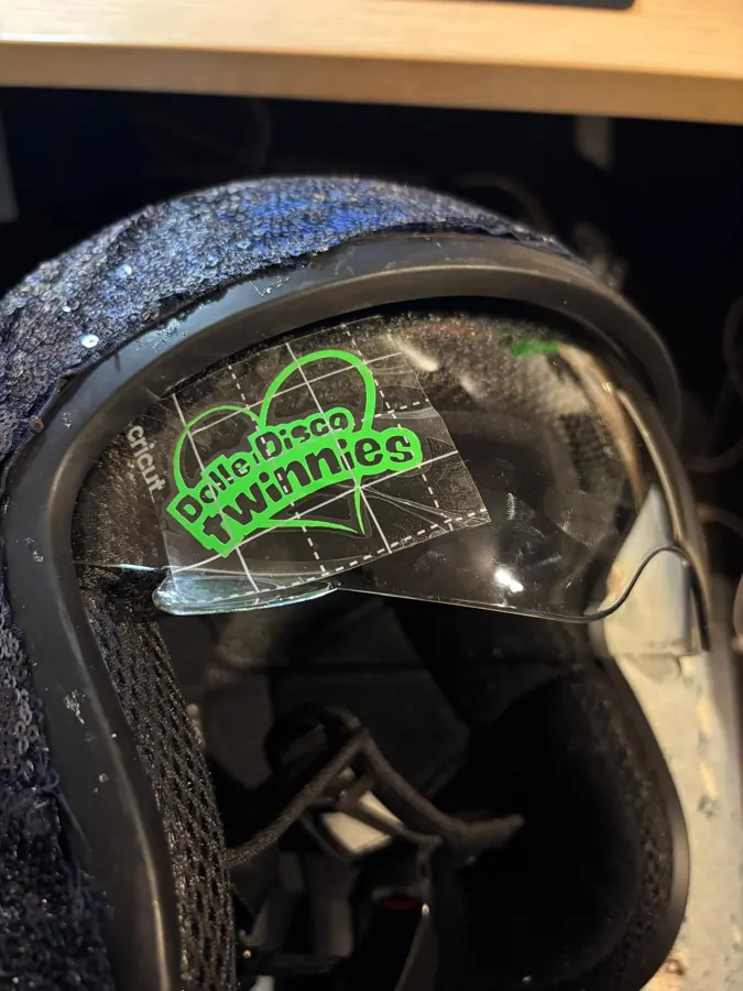 Helmvizier met groene naamsticker