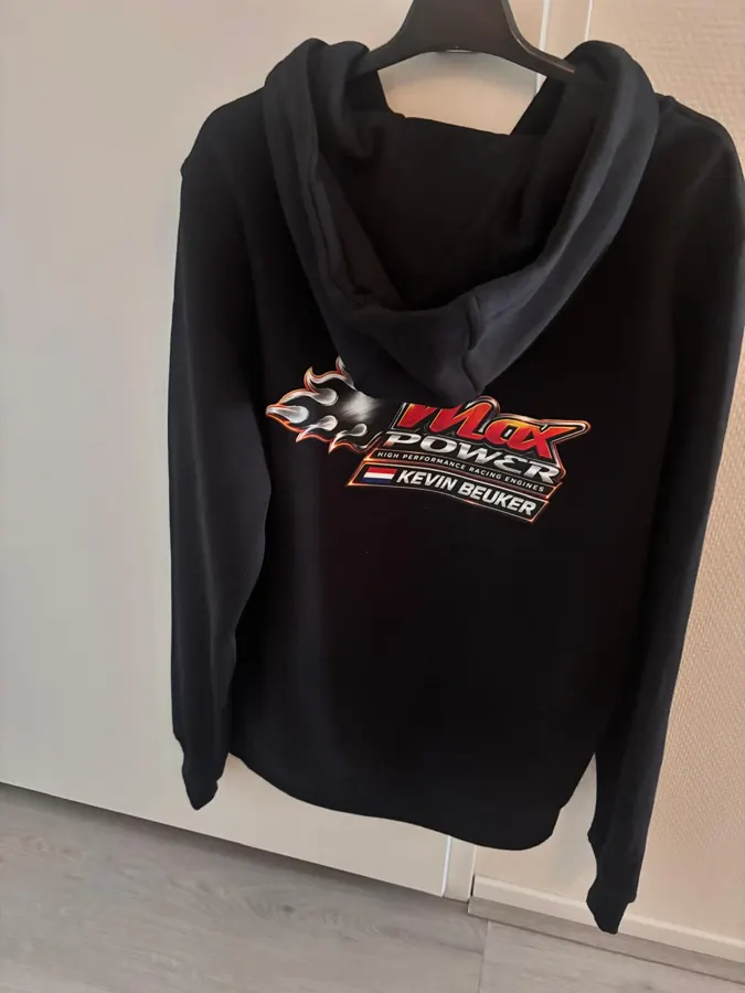 Zwarte hoodie met Max Power-print op de rug