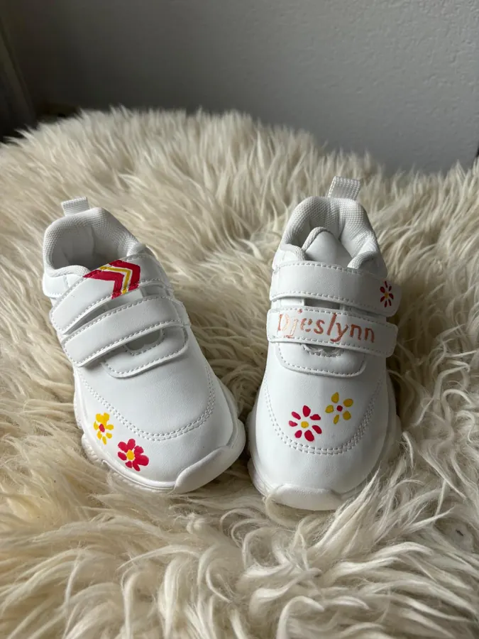 Kindersneakers met bloemen en naam