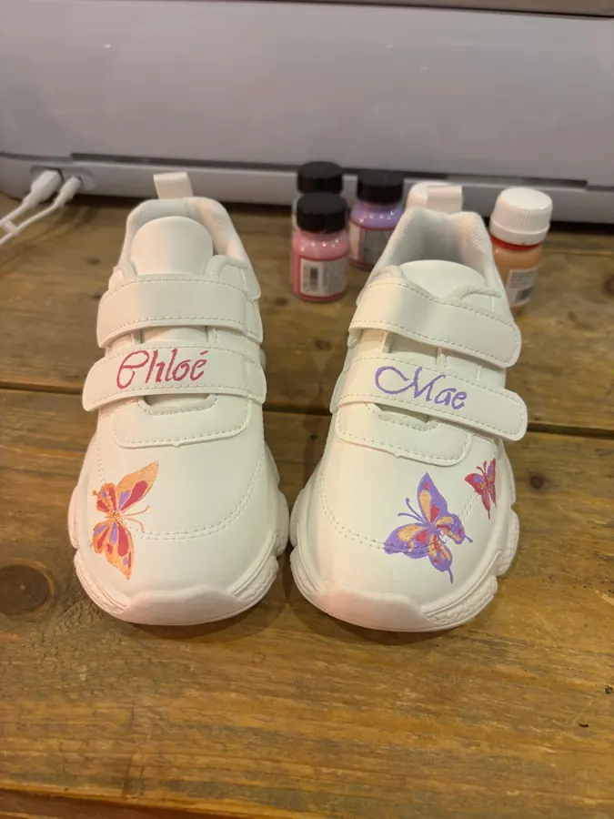 Kindersneakers met vlinders en namen