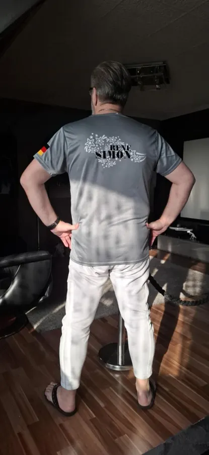 Grijs raceshirt met naam op de rug
