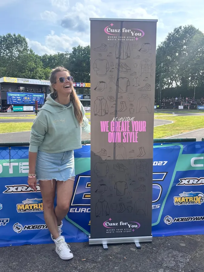 Bij de roll-up van Cusz for You op het circuit
