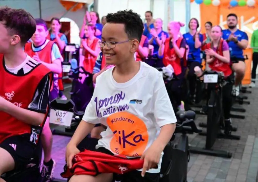 Het goededoelenshirt tijdens de sponsoractie