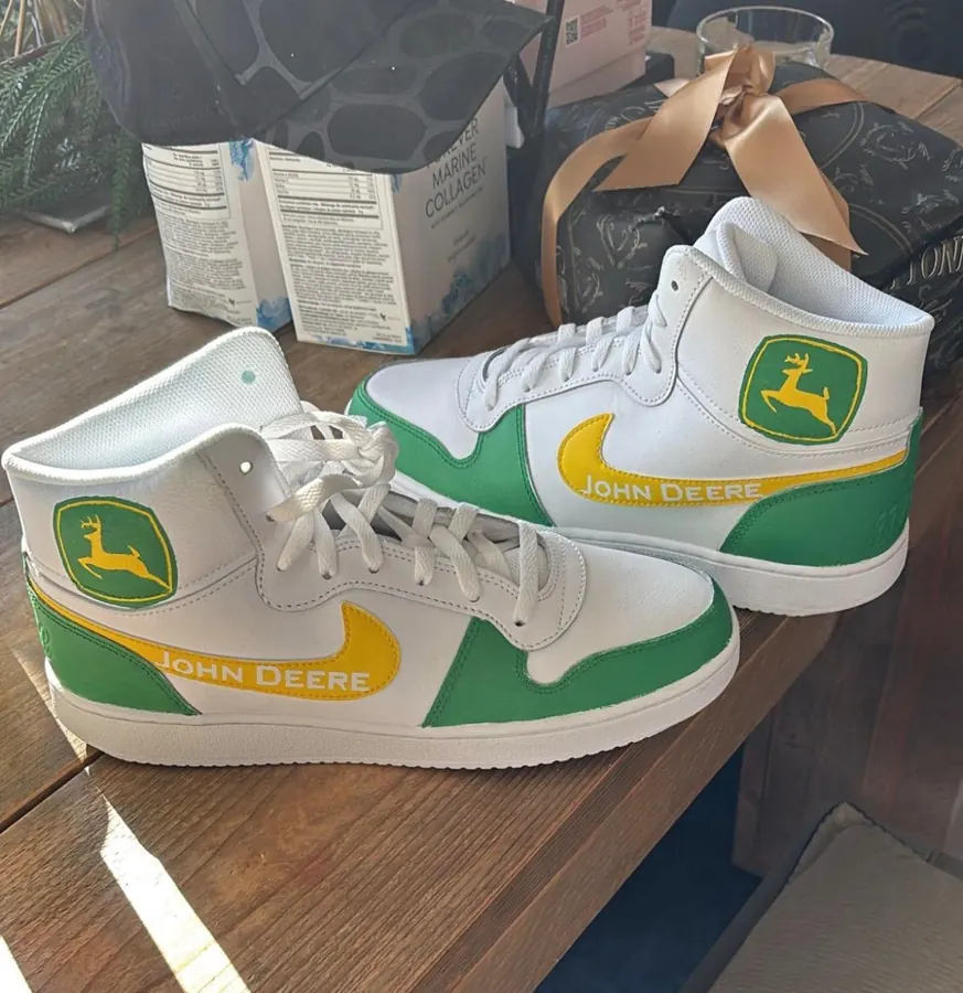 Sneakers in John Deere-stijl, groen en geel