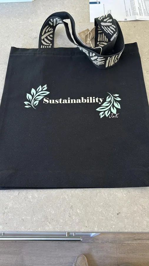 Zwarte tas met de tekst Sustainability