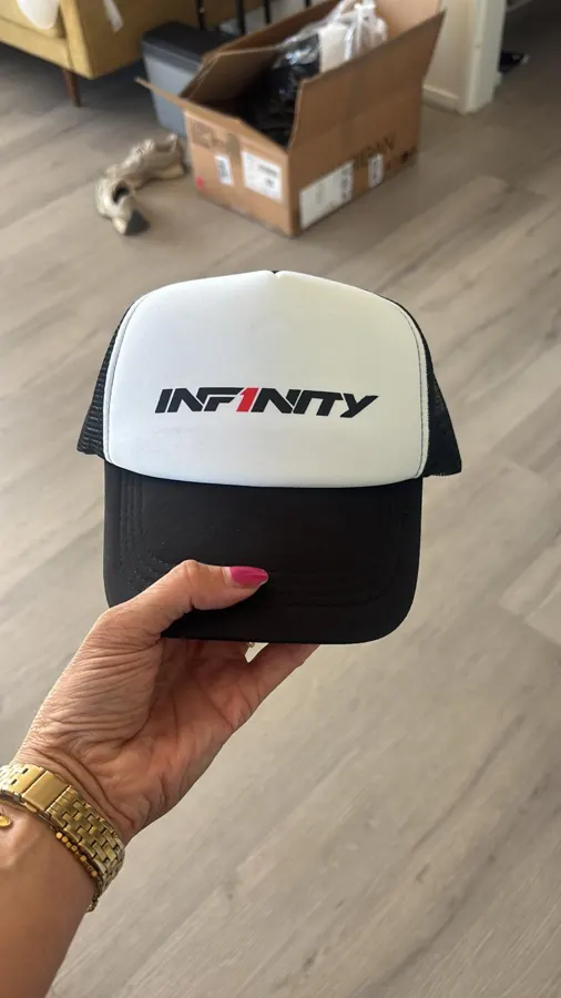 Truckerpet met Infinity-logo